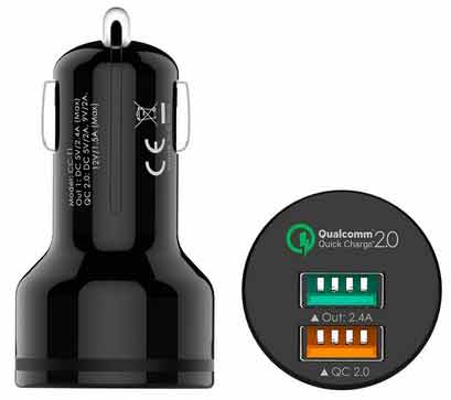 Charger handphone di mobil dari Aukey Quick Charger 2.0 USB