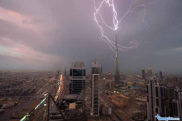 Belajar membuat foto petir menyambar di atas Burj Khalifa