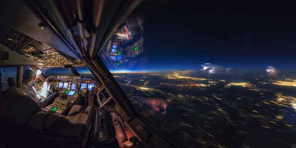 Foto 
spektakuler pilot pesawat Christiaan van Heijst