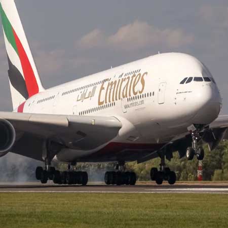 Emirates EK368 A380 dan Boeing 777 ke Bali