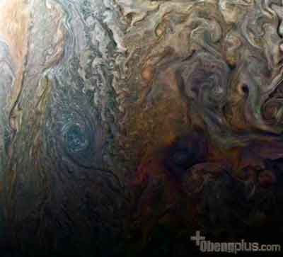 Planet Jupiter dark spot dari ketinggian 14.500km di permukaan
dibuat dari camera spacecraft Juno